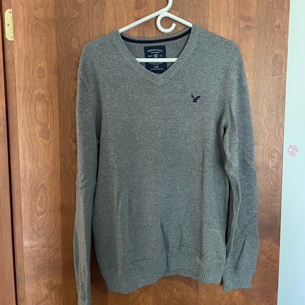 American Eagle V neck long sleeve